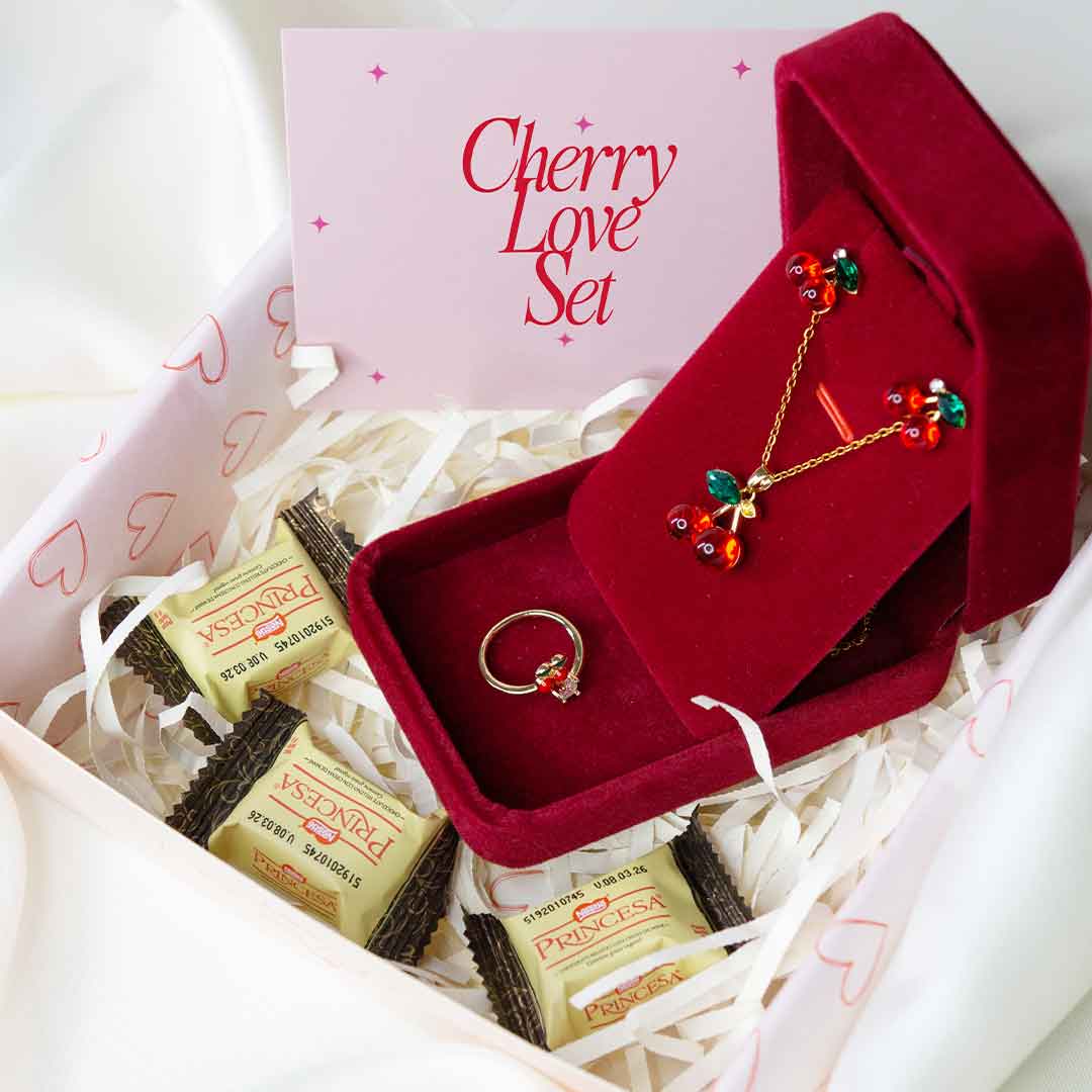 Cherry Love Set - 1 Collar, 2 Aretes y 1 Anillo Regulable.