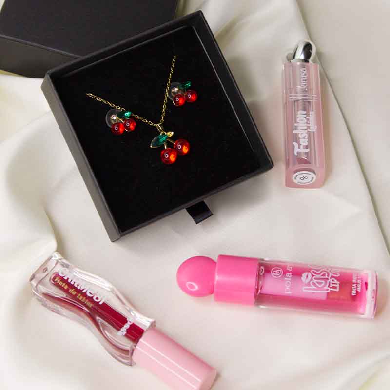 Set de Cerezas - 1 Collar - 2 Aretes y 3 Productos de Belleza de Regalo